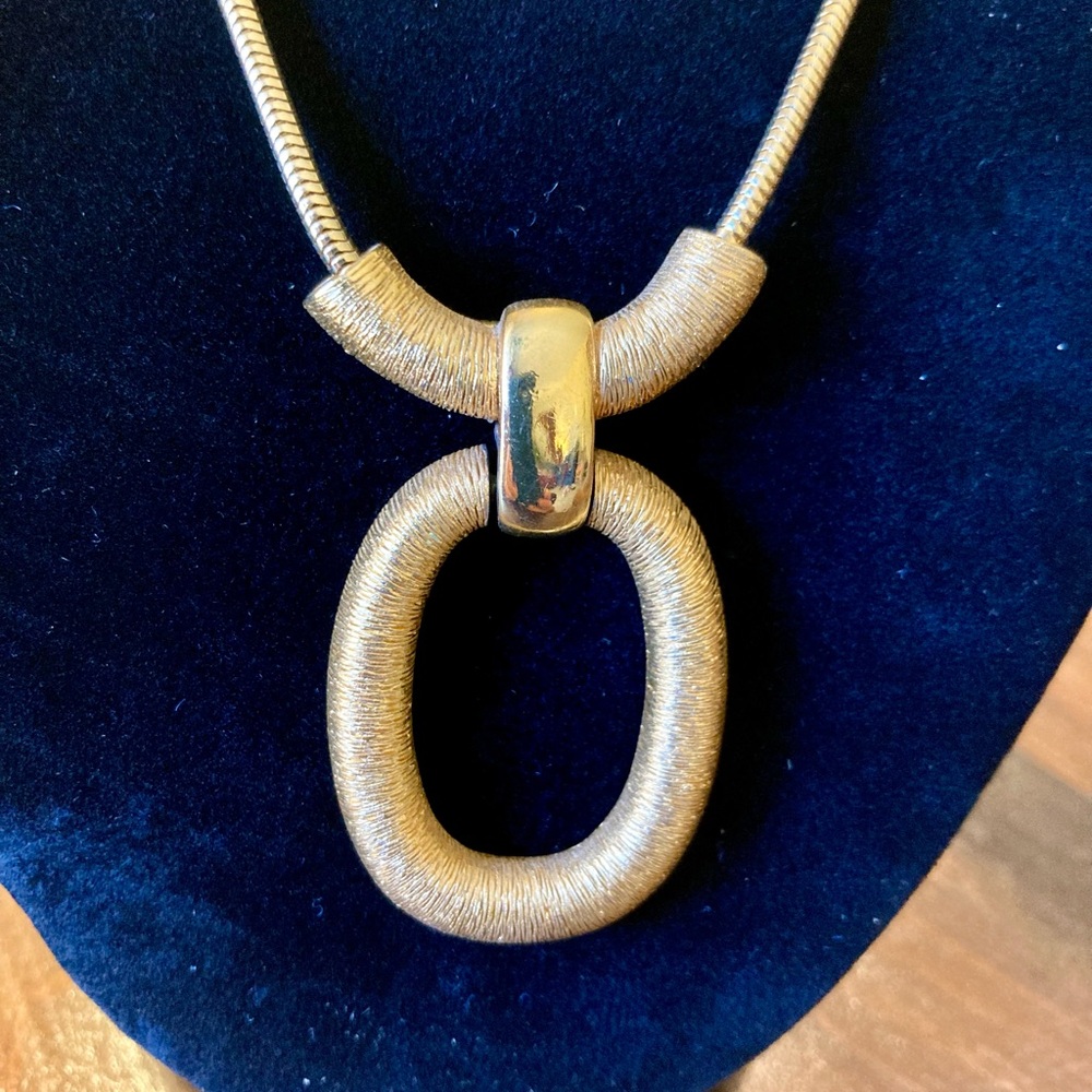 Gold‎ Tone Oval Pendant Necklace